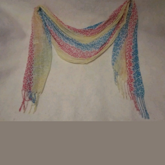Miley Cyrus Scarf - Picture 2 of 5